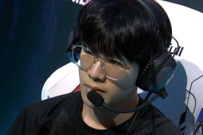 爱游戏体育-包含Rookie在TES比赛中高光表现，高光表现引发热议！的词条